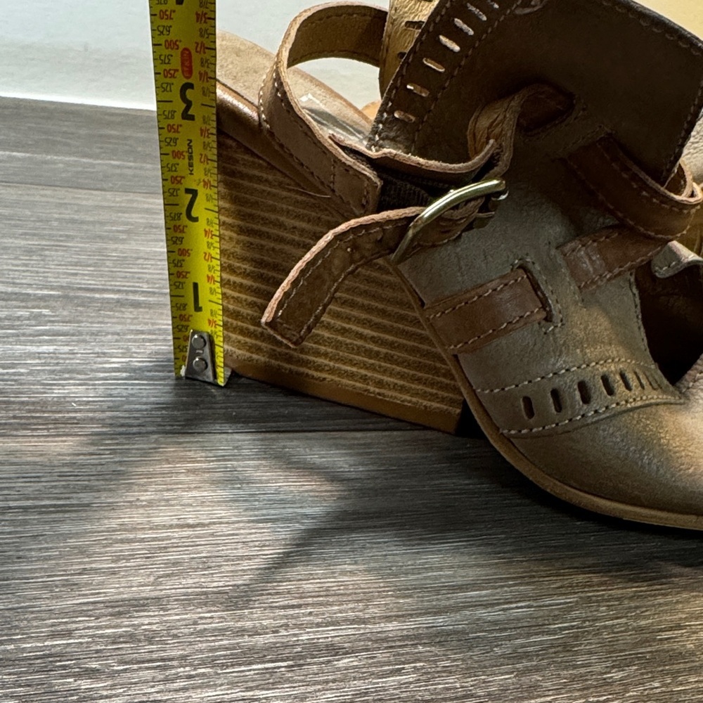 Miz Mooz Tan Leather Sandals woman’s size 37 (s98) - Picture 10 of 10